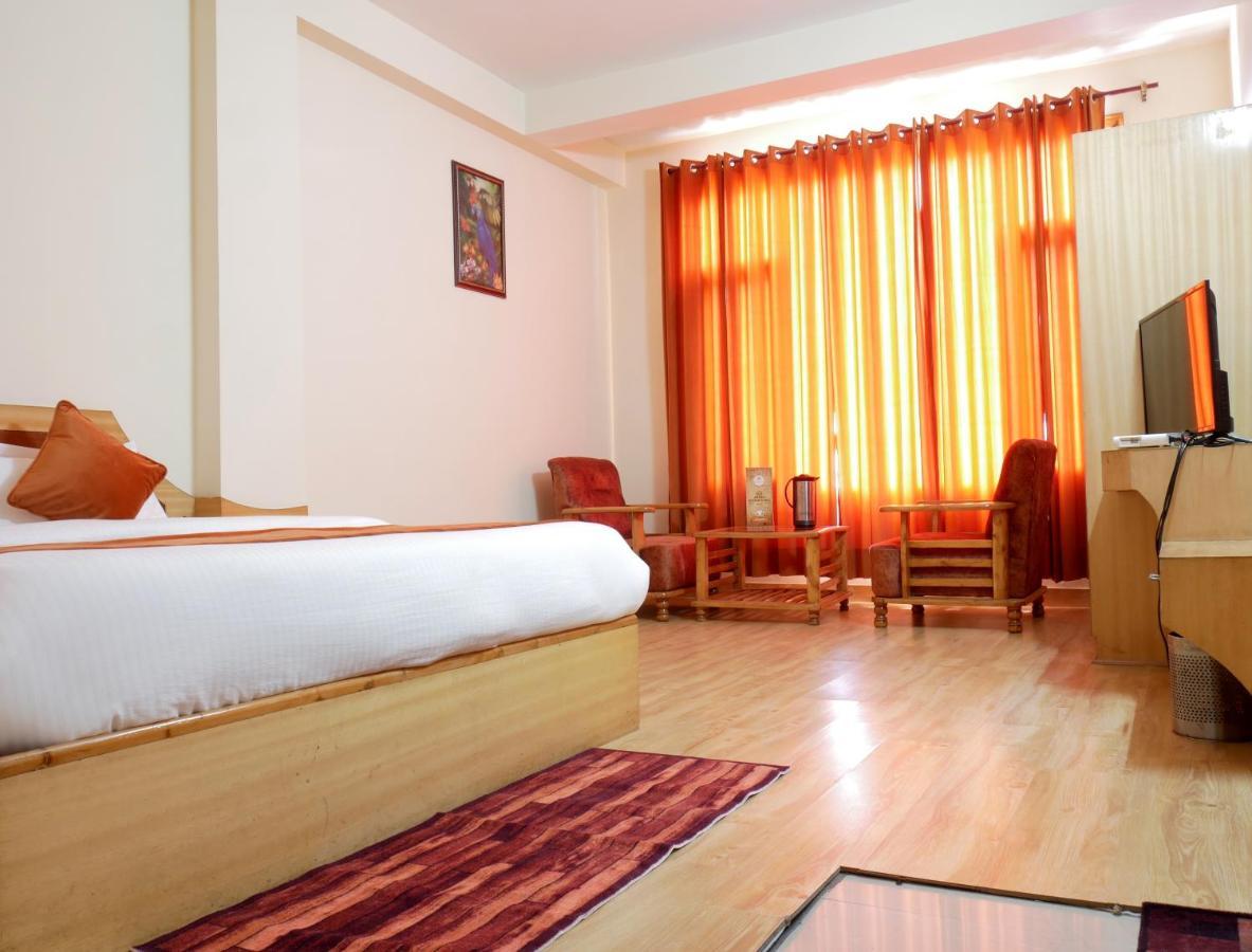 New Ambika International Mall Road Hotel Manāli Dış mekan fotoğraf