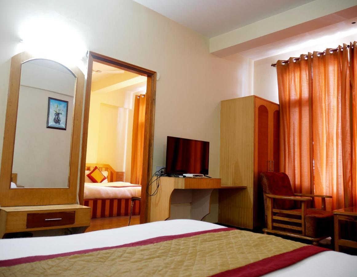 New Ambika International Mall Road Hotel Manāli Dış mekan fotoğraf