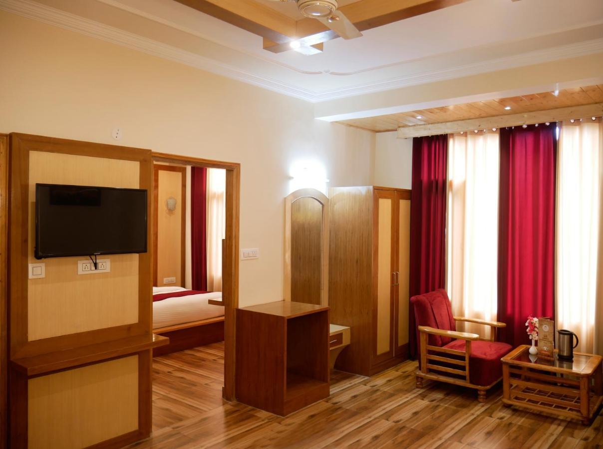 New Ambika International Mall Road Hotel Manāli Dış mekan fotoğraf