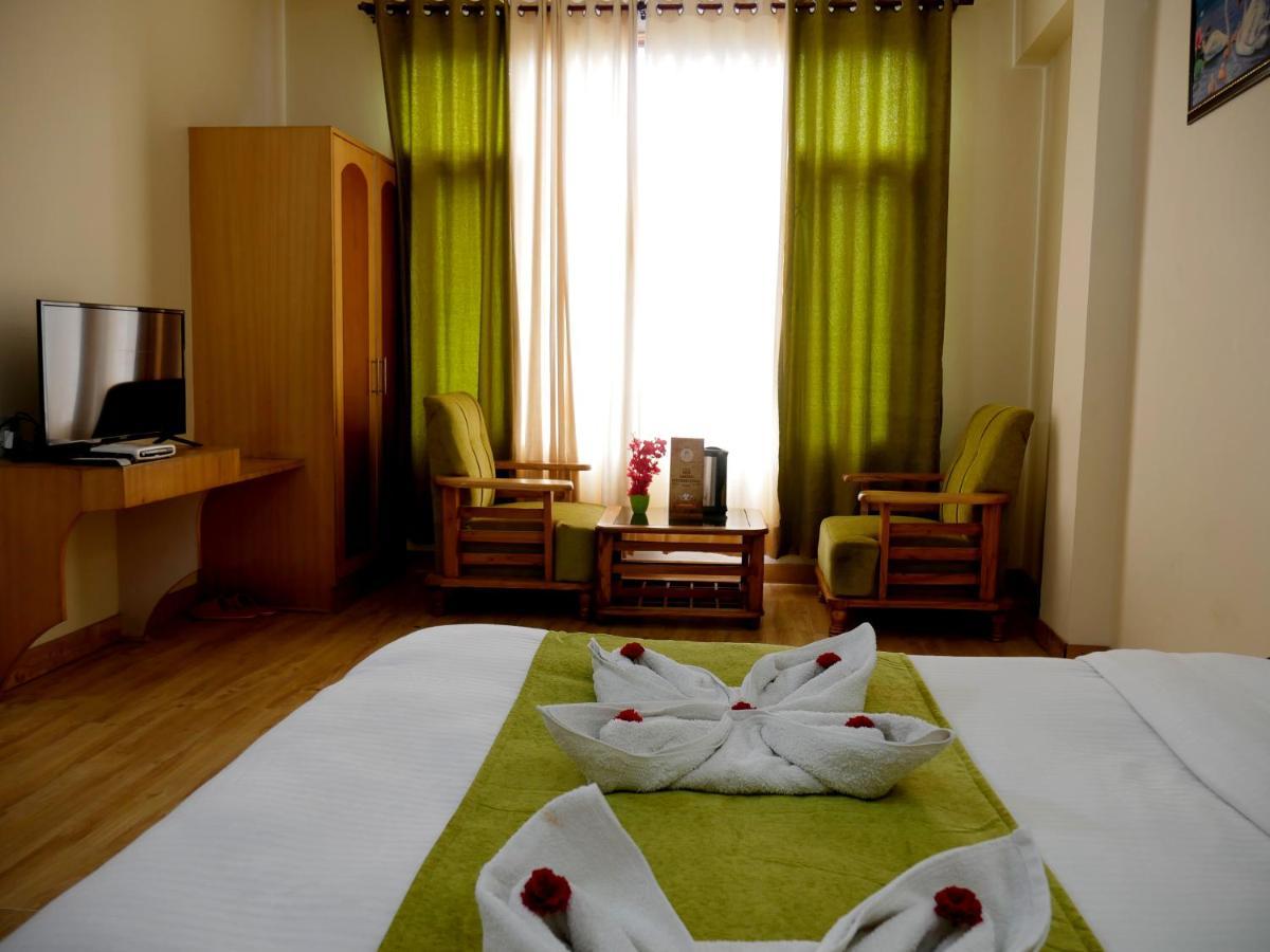 New Ambika International Mall Road Hotel Manāli Dış mekan fotoğraf