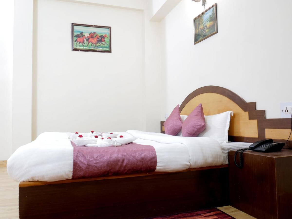 New Ambika International Mall Road Hotel Manāli Dış mekan fotoğraf