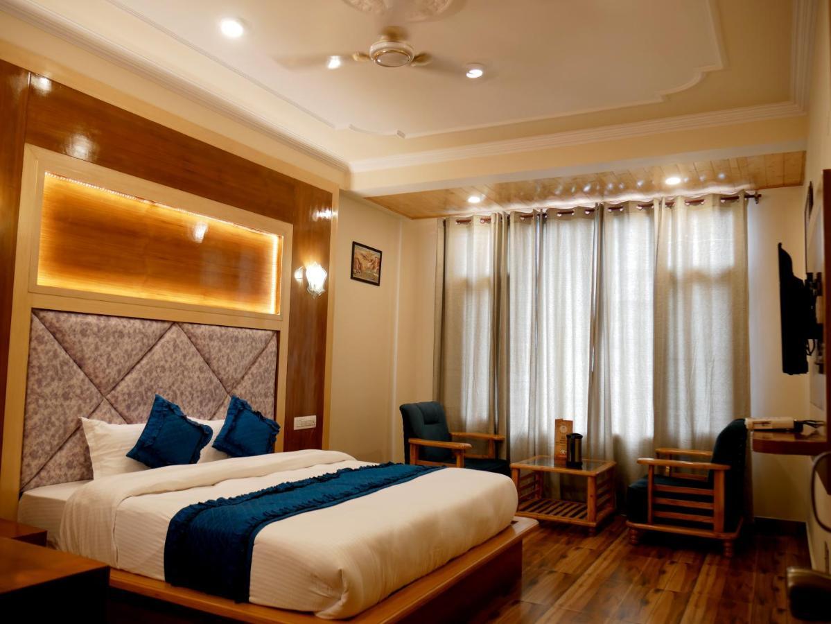 New Ambika International Mall Road Hotel Manāli Dış mekan fotoğraf