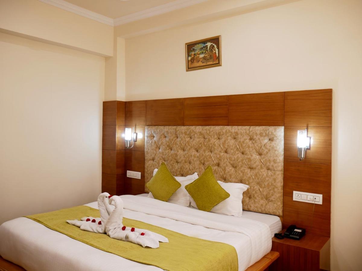 New Ambika International Mall Road Hotel Manāli Dış mekan fotoğraf
