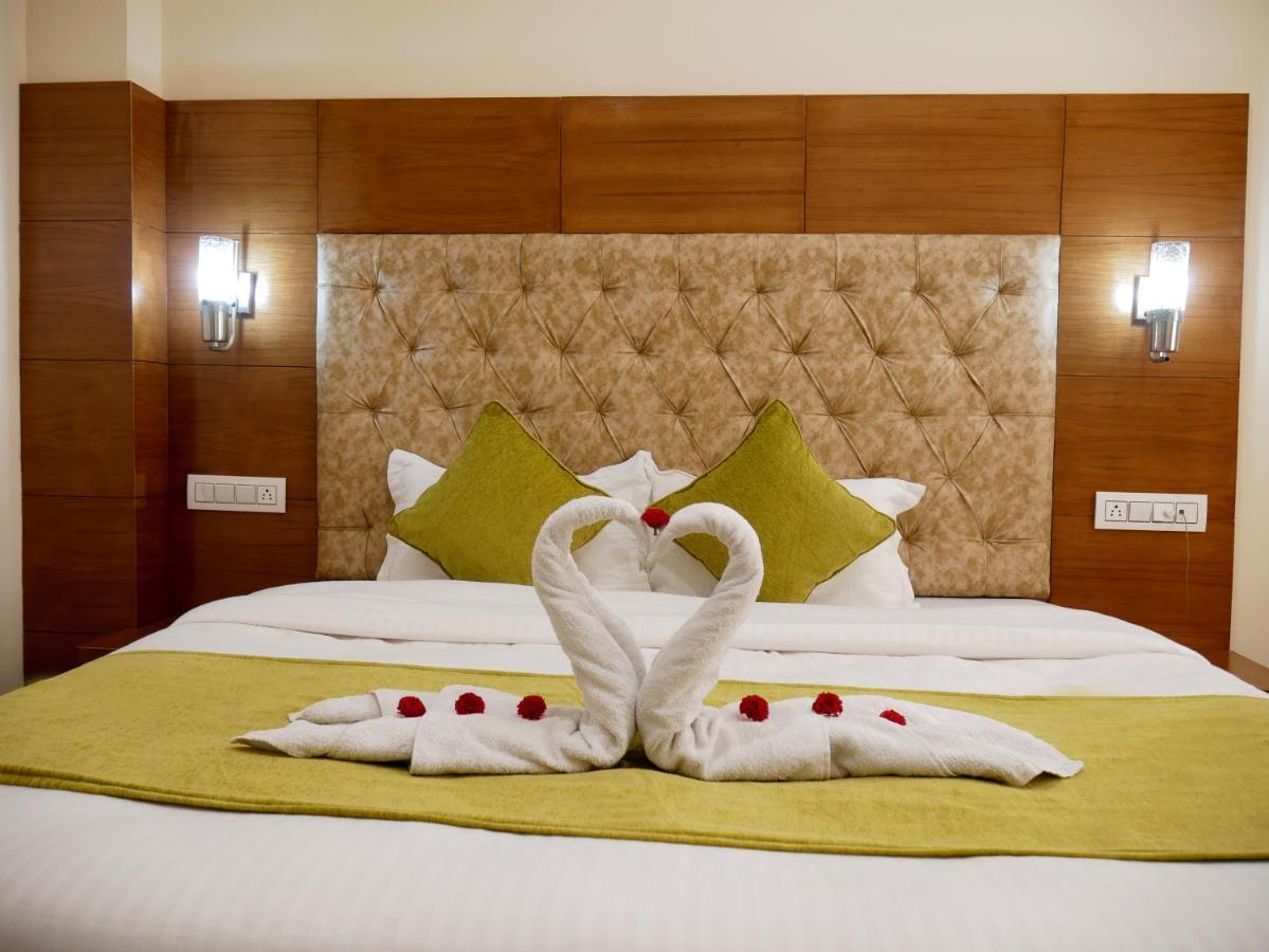 New Ambika International Mall Road Hotel Manāli Dış mekan fotoğraf