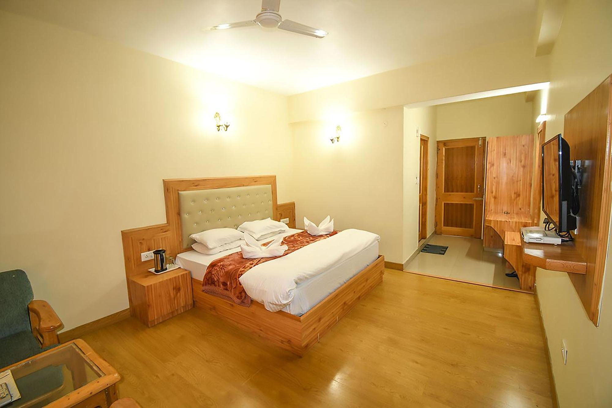 New Ambika International Mall Road Hotel Manāli Dış mekan fotoğraf