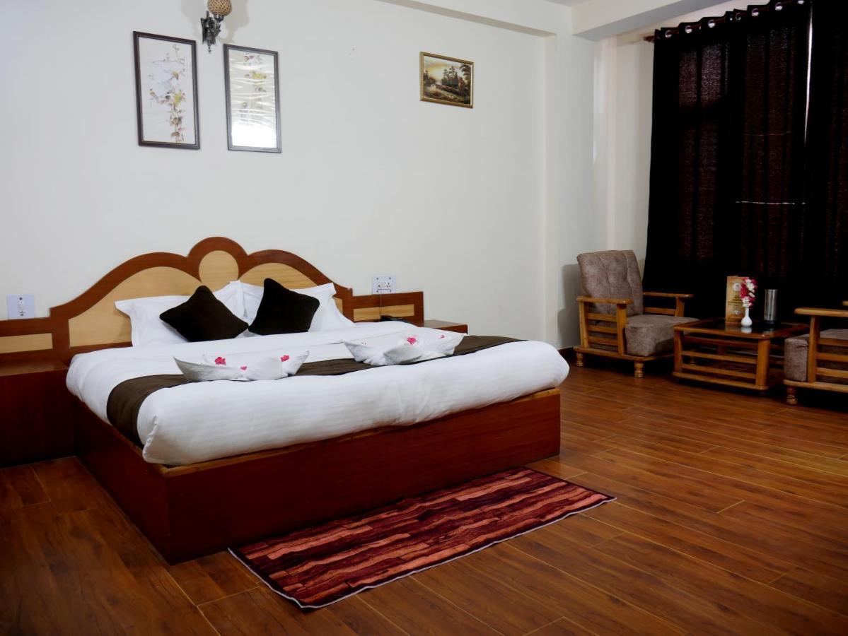 New Ambika International Mall Road Hotel Manāli Dış mekan fotoğraf