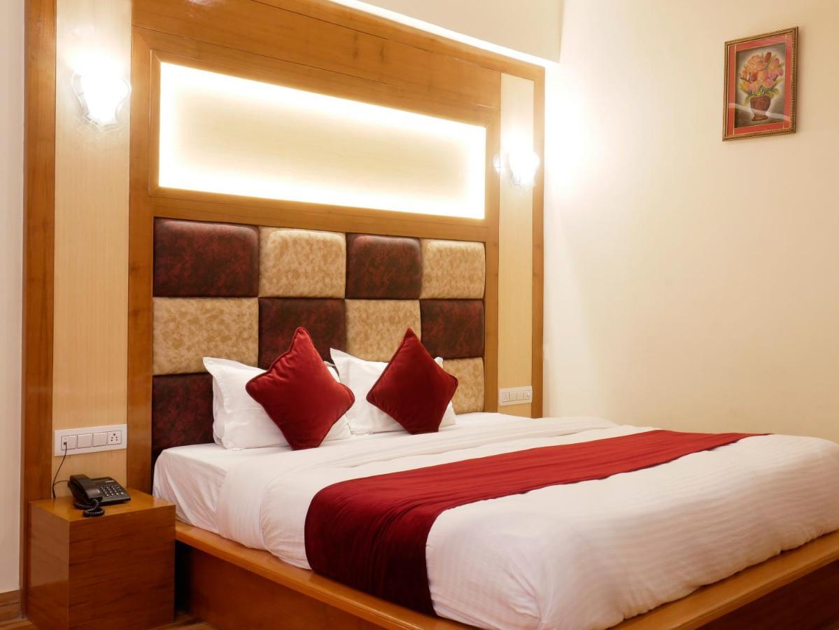New Ambika International Mall Road Hotel Manāli Dış mekan fotoğraf